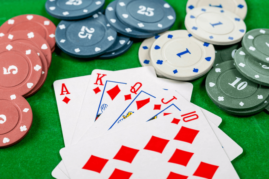 Siêu ngầu với những bước chơi cực đỉnh ở Poker