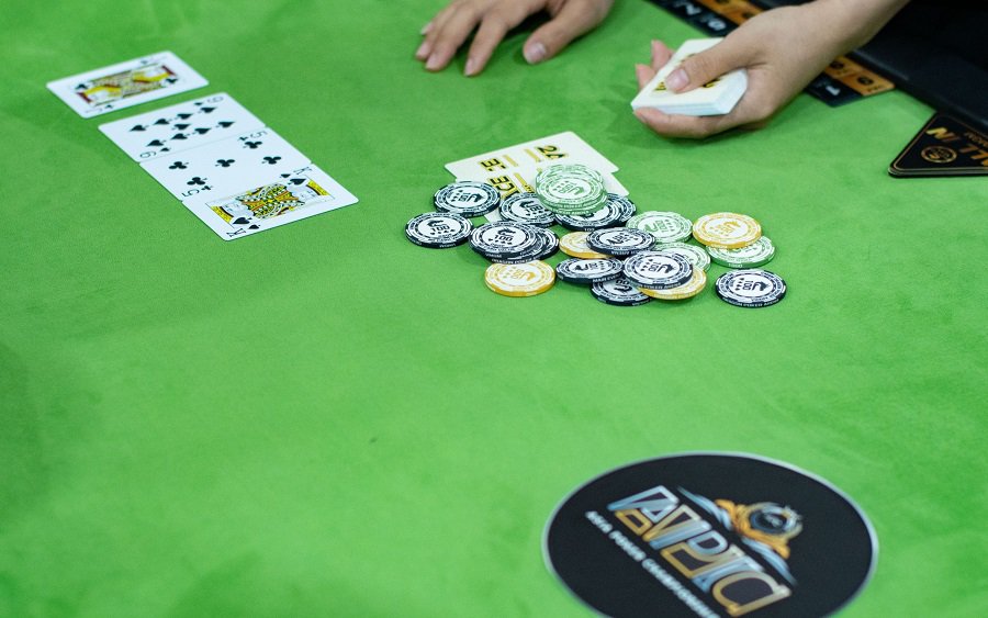 Nếu bạn muốn kiếm tiền khi chơi Poker thì phải chú ý đến những điều này?